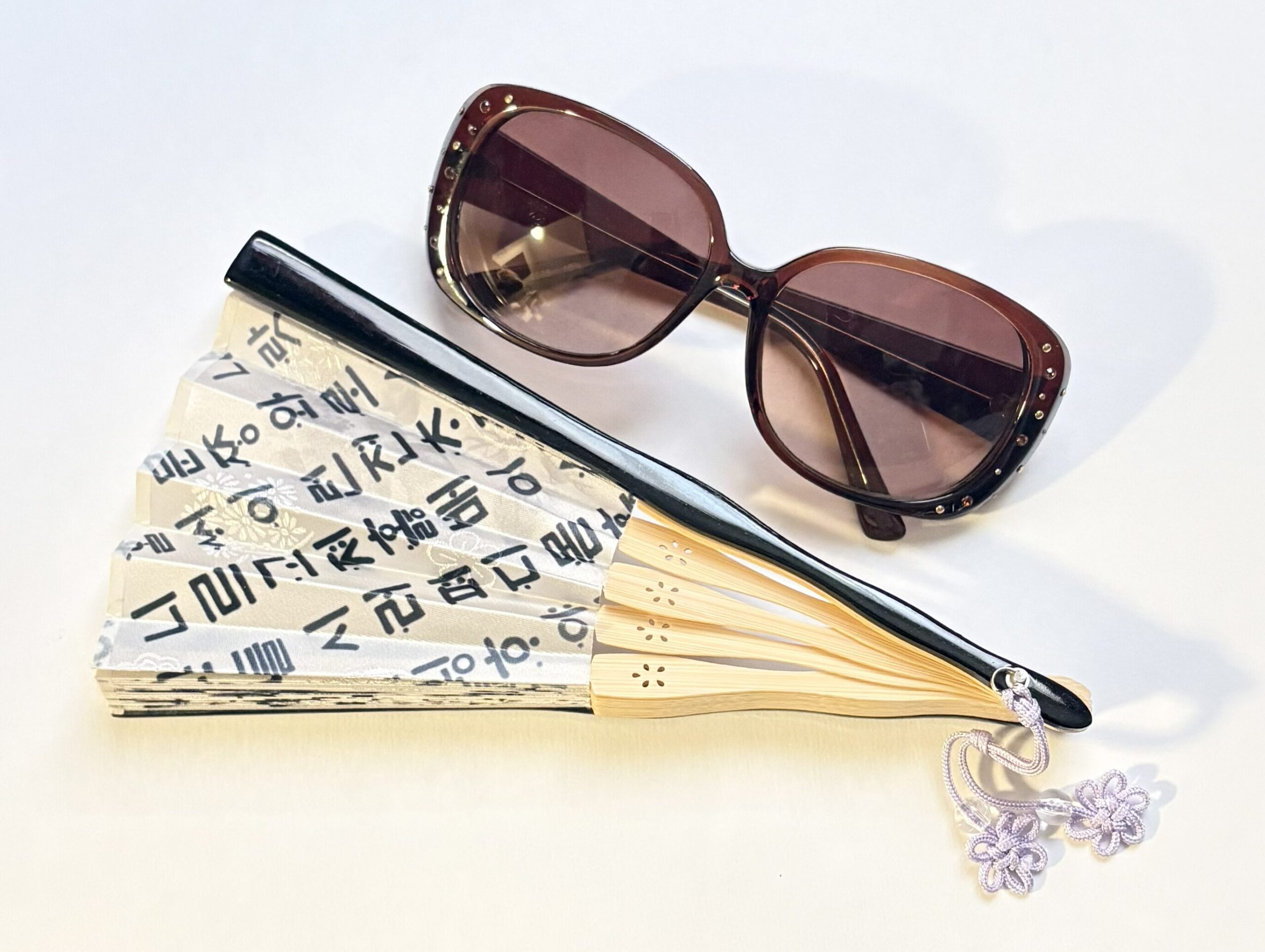 扇子とサングラス