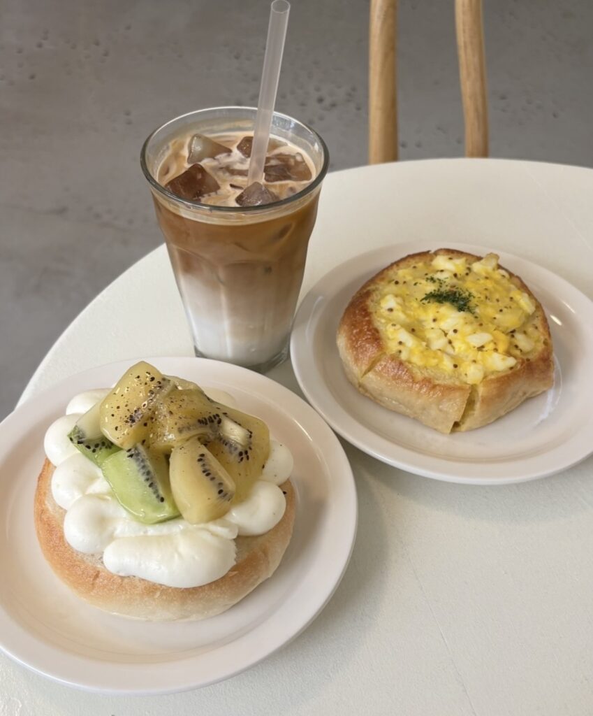 注文したスイーツ系のベーグルなど