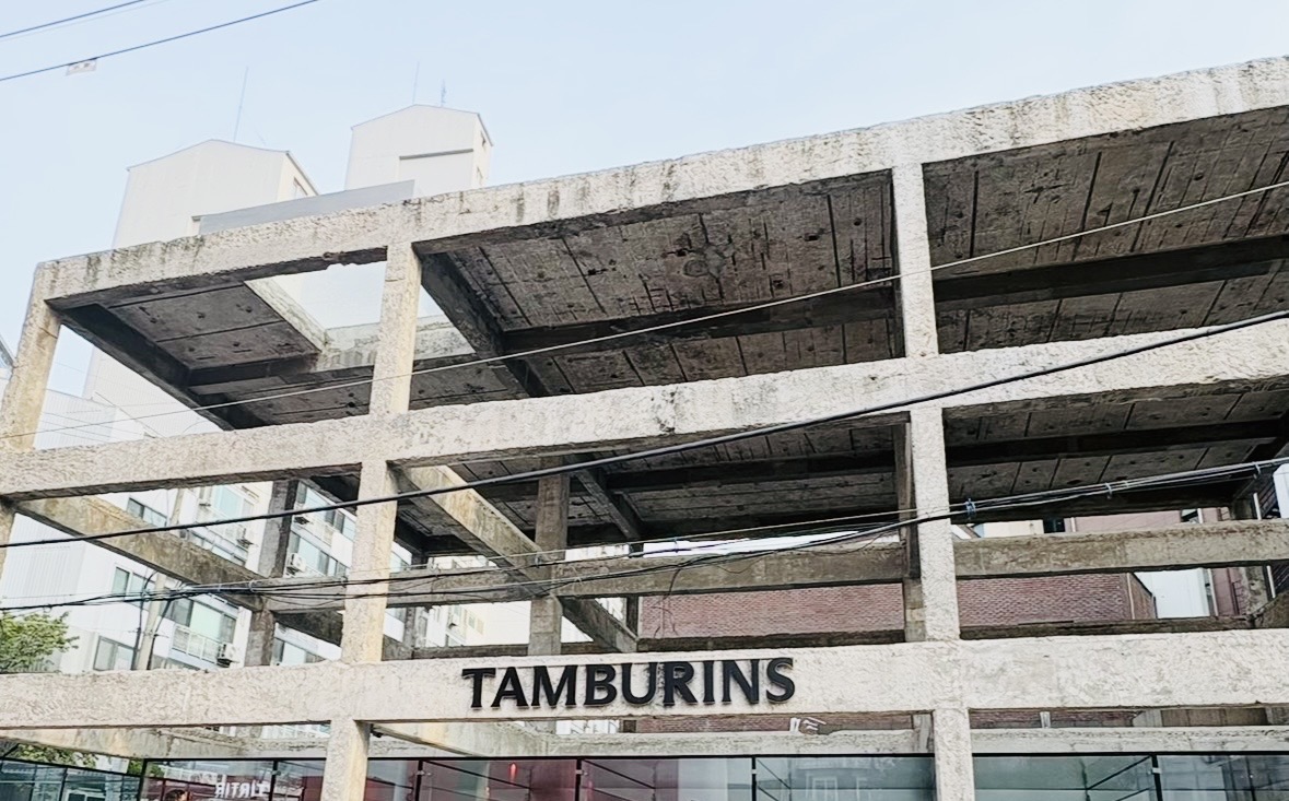 TAMBURINS