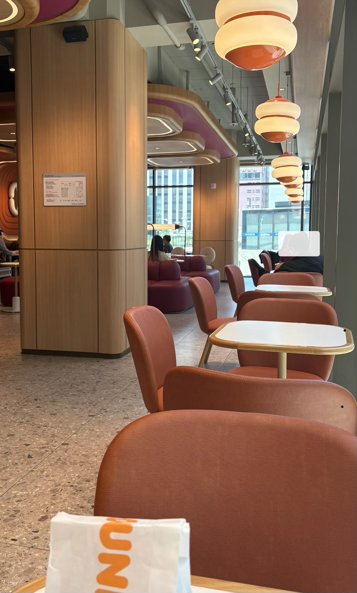 DUNKINのおしゃれな店内席