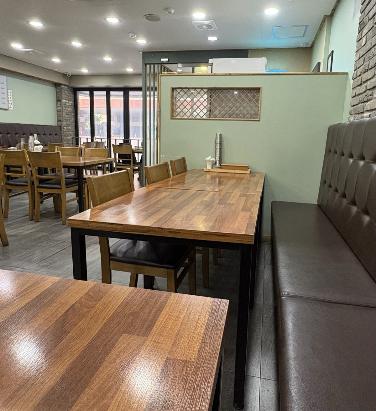 チェジュ家釜山駅直営店の店内の様子