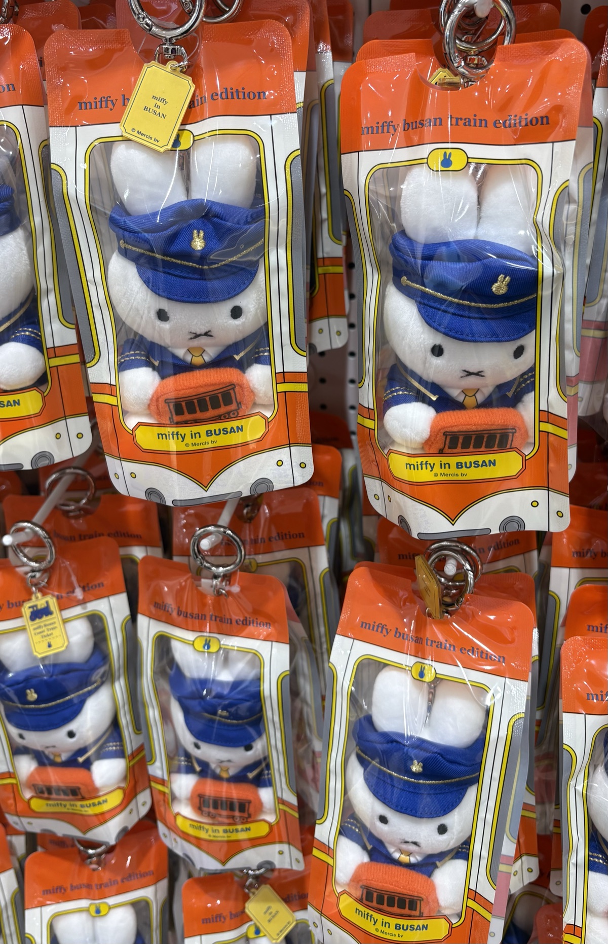 miffy store BUSANの釜山限定電車ミッフィーのキーホルダー